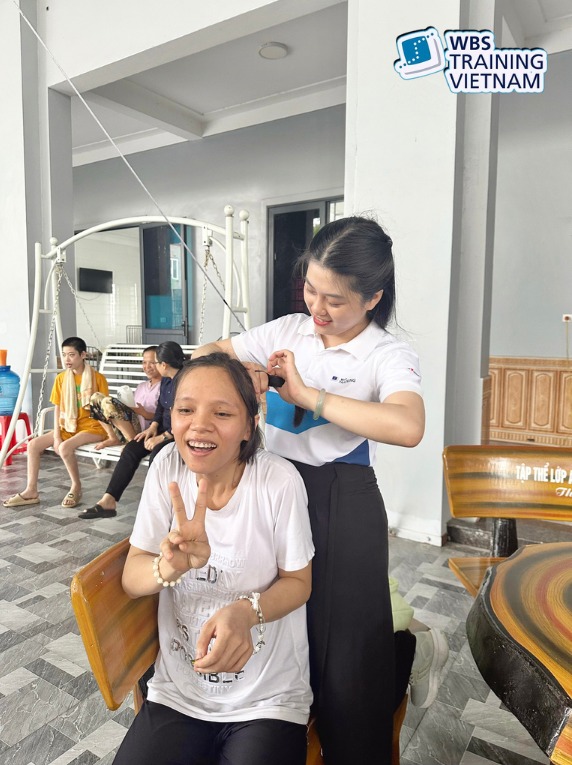 Gửi gắm tình thương đến các em nhỏ cùng WBS